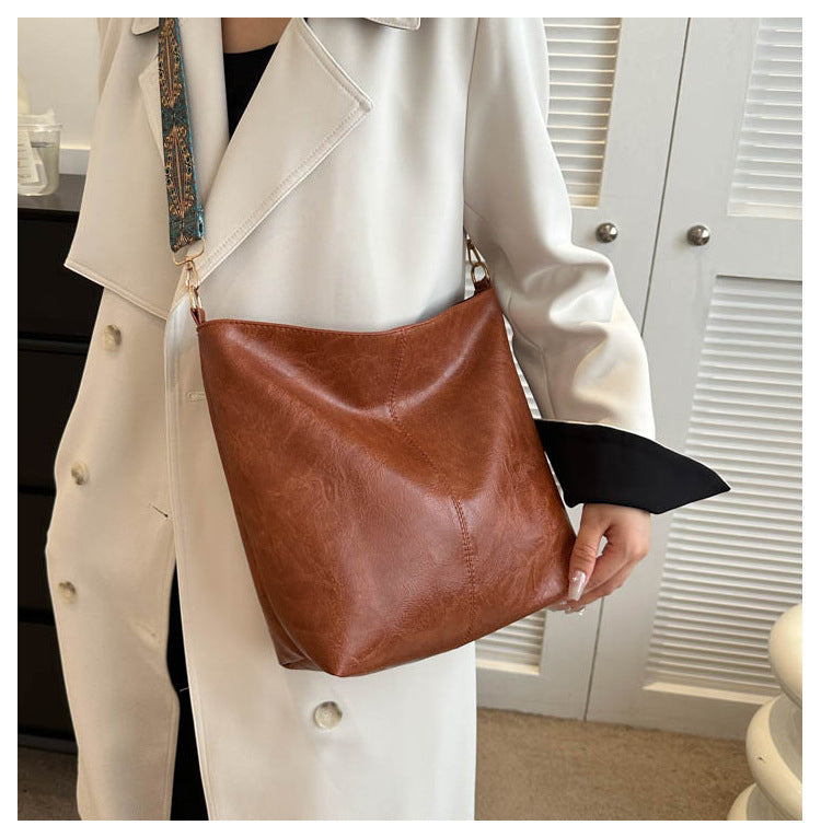Women's Shoulder Bag With Ethnic Style Wide Shoulder Strap Ins Large Capacity Bucket Crossbody Bags Fashion Handbag