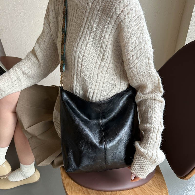 Women's Shoulder Bag With Ethnic Style Wide Shoulder Strap Ins Large Capacity Bucket Crossbody Bags Fashion Handbag